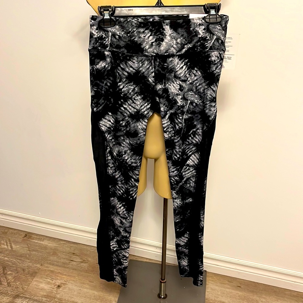 BNWT Printed Black & White Leggings